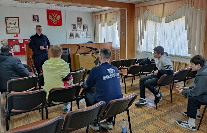 Сотрудники ОМВД России по Красноселькупскому району провели мероприятие для обучающихся 10-х классов